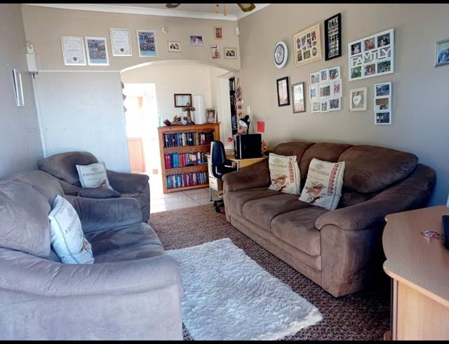 9 BEDROOM HOUSE FOR SALE IN SHELLY BEACH